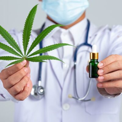 Full-Spectrum vs. Broad-Spectrum vs. Isolate: A CBD Buyer's Guide